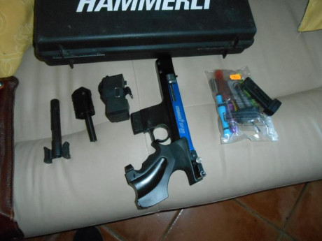 Vendo pistola HAMERLI SR 20 RRS con dos carros 22-32 cuatro cargadores todos los accesorios ha pegado 02