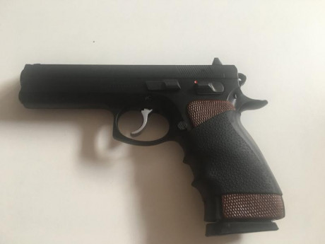 Cz97b (vendida)calibre 45 no más de 500 disparos y Smith&Wesson 9mm. Cz-450€ y s&w 225€. Guiadas 10