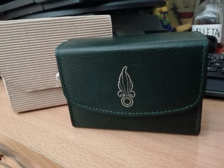 Pongo a la venta una singular pieza de colección: un estuche de cuero original, con el emblema de la Legión 01