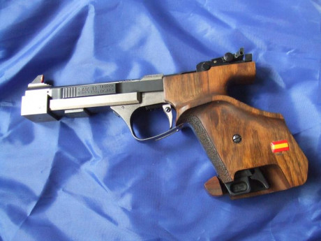 UN AMIGO ME PIDE PUBLIQUE LA VENTA DE PISTOLA FEINWERKBAU AW 93.
PRIMER Y ÚNICO DUEÑO, ESTRENADA POR EL 02