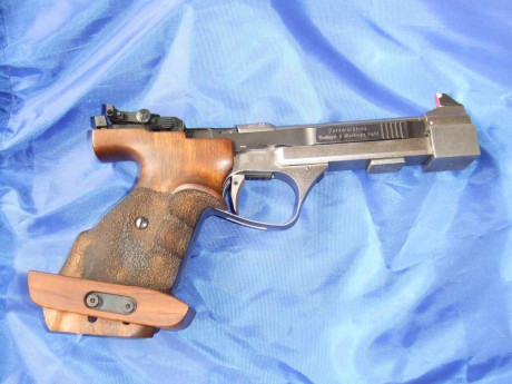 UN AMIGO ME PIDE PUBLIQUE LA VENTA DE PISTOLA FEINWERKBAU AW 93.
PRIMER Y ÚNICO DUEÑO, ESTRENADA POR EL 00