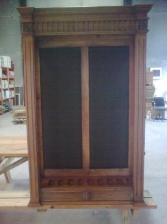 Mueble armero realizado en madera maciza barnizado a mano en color nogal
Precio: 1000 € (precio negociable) 00