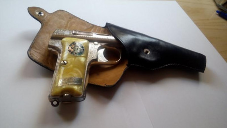 Hola. Buenos días.
Una pieza de coleccionismo, completa, tal y como salió de fábrica en los años XXX del 81