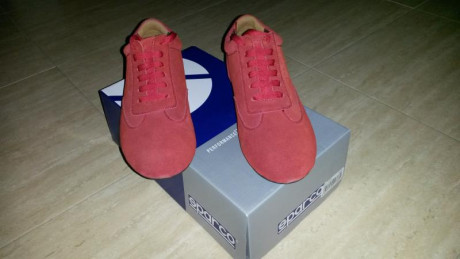 Zapatillas Rojas SPARCO modelo Imola. Número 42. Material Piel. Nuevas en su caja. Precio en tienda 149 01