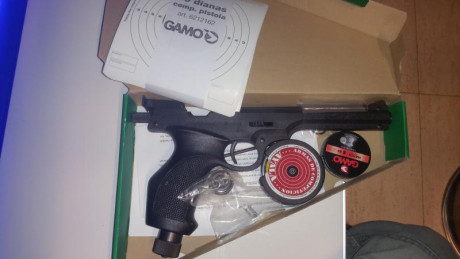 Pistola 4.5mm  co2 durlov lov 21. Ideal para entrenar licencia f en casa .  Comprada en armeria ayala 02