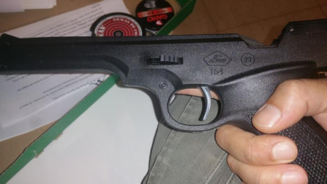 Pistola 4.5mm  co2 durlov lov 21. Ideal para entrenar licencia f en casa .  Comprada en armeria ayala 00