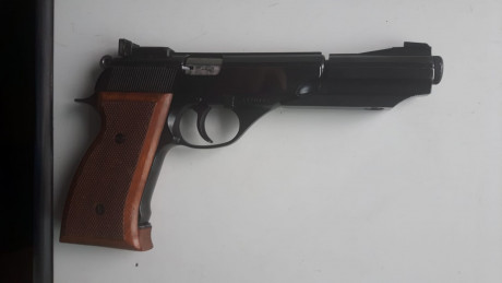 Una compañera vende una ASTRA Constable Sport calibre 22lr por 150€ más portes el arma de encuentra en 00