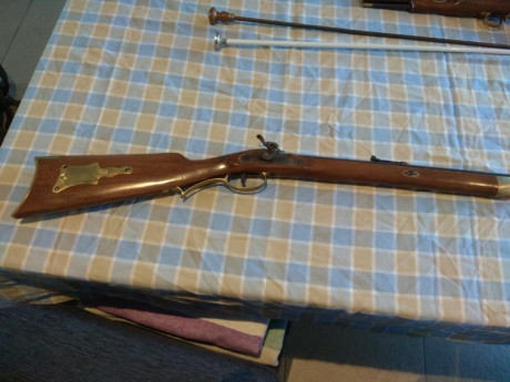 Rifle avancarga cal.50 .tipo Hawken.pocos tiros. Ideal caza por su calibre.barceloba.150 euros más portes. 00