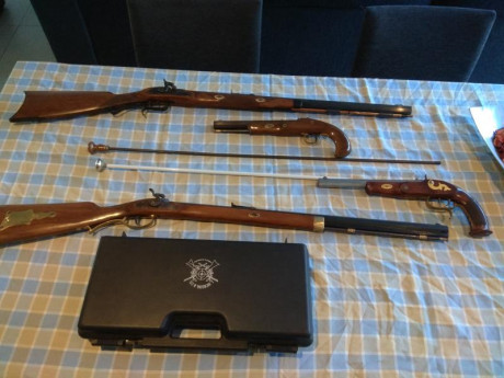 Rifle ARDESA HAWKEN CHALLENGER Calibre 45  paso estría 1/32.Estado bueno. Cañon de 81cm Miras abiertas 00