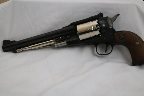 Vendo este magnífico revolver RUGER, modelo conmemorativo Americano del calibre 44 con miras micrométricas, 00