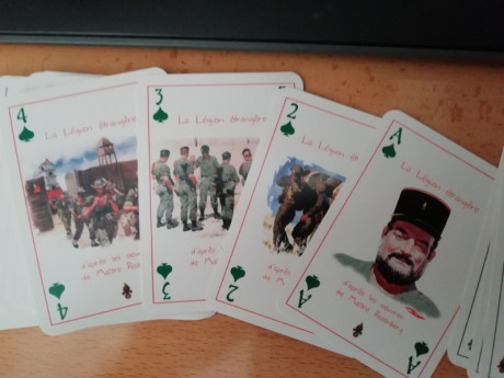 Pongo a la venta una singular pieza de colección: un estuche de cuero original, con el emblema de la Legión 11