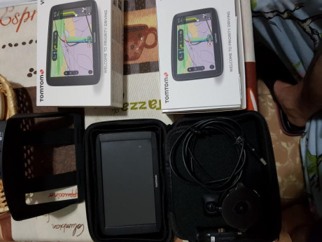 Vendo Gps Tomtom vía 62 prácticamente nuevo, usado en tres viajes.

Incluye visera antireflejos y funda 00
