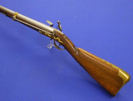 Voy a colocar unas fotos de un arma larga alemana de llave de mecha del siglo XVI. 172