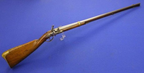 Voy a colocar unas fotos de un arma larga alemana de llave de mecha del siglo XVI. 171