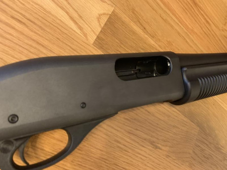 Vendo escopeta corredera Remington 870 con capacidad de 7+1 cartuchos, se vende por no usarla; disparada 01