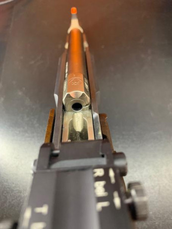 Vendo pistola Feinwerkbau AW93 calibre .22 con dos cargadores, en un estado impecable muy precisa. Se 01