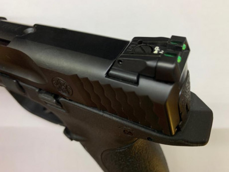 Vendo Smith & Wesson MP9 Pro Serie con dos cargadores; en simple acción. En un estado impecable y 01