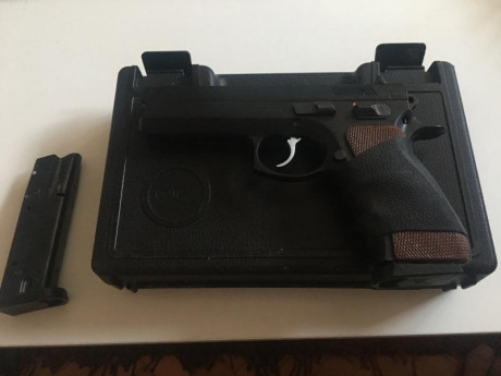 Cz97b (vendida)calibre 45 no más de 500 disparos y Smith&Wesson 9mm. Cz-450€ y s&w 225€. Guiadas 100