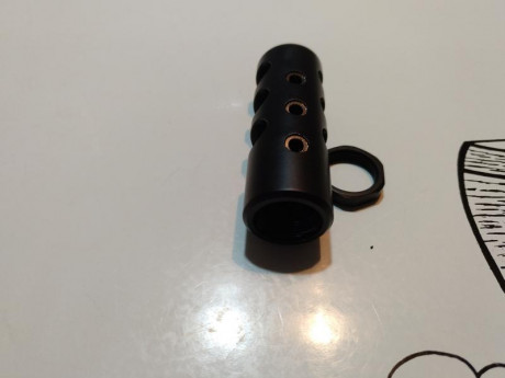 Vendo freno de boca para rifle ,rosca M18/1 , de acero ,para calibre 30.   Precio 60€ 00