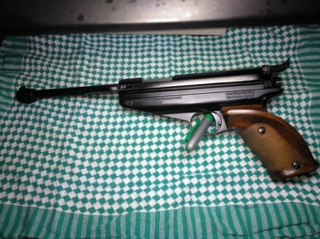 Hola, 
vendo pistola FWB 65,  esta en muy buenas condiciones,  con mínimos signos de uso, (como nueva 00