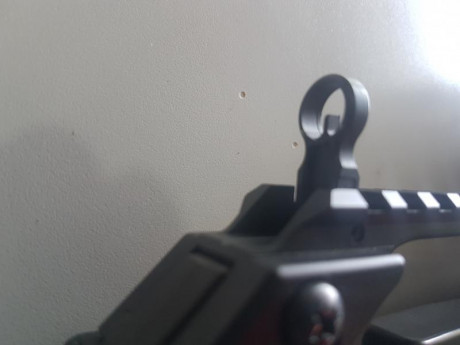 Hola, por dejar de usar el G36 vendo:

 Un Rail superior picatiny original de HK, con miras abatibles, 121