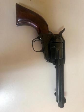 Vendo Revolver Aldo Uberti calibre 357 mg. Guía A.
Buen estado, menos de 100 disparos.
Se entrega con 02