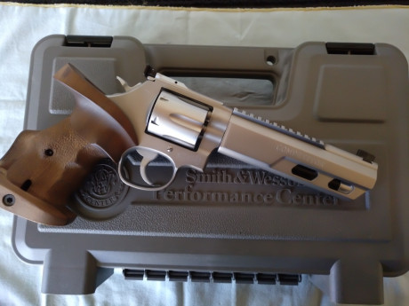 Hola, vendo este excepcional revolver, despues de pensarlo mucho y asumir el coste emocional de perderlo.
Está 02