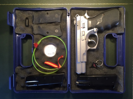 PISTOLA CZ 75B 9mm Cromada+Carro del 22 (Madrid)
Vendo pistola CZ 75B (Cromada) 9mm impecable, con dos 02