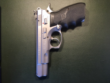 PISTOLA CZ 75B 9mm Cromada+Carro del 22 (Madrid)
Vendo pistola CZ 75B (Cromada) 9mm impecable, con dos 01