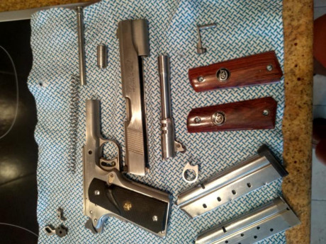 Hola, un amigo que por edad no va a renovar licencia, me pide que anuncie esta pistola, es una Colt gold 11