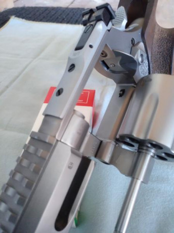 Hola, vendo este excepcional revolver, despues de pensarlo mucho y asumir el coste emocional de perderlo.
Está 11