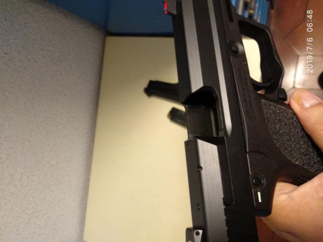 Vendo hk usp 9mm con 5 cargadores, mirillas nitrilo, y puntero laser. Muy nueva, pocos tiros, casi sin 02