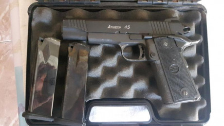 Vendo pistola Armscor 1911 A1 45 ACP,REBAJADA 300 euros, con dos cargadores y maletin de transporte, esta 00