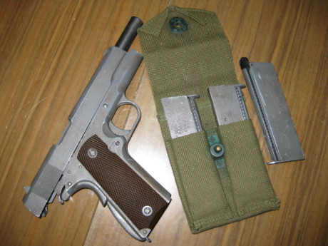 Pistola 1911 a1 marca we (airsoft) envejecida con 3 cargadores sin pérdida de gas, tiene número de serie, 01