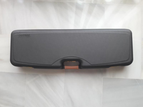 Hola, buenos días, se vende maletín para escopeta Blaser, se trata del maletín en ABS de lujo. Puede llevar 02