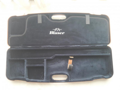 Hola, buenos días, se vende maletín para escopeta Blaser, se trata del maletín en ABS de lujo. Puede llevar 01