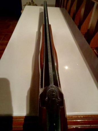 Escopeta de caza Browning, made in Herstal año 1977. Peso: 3,240kg. El conjunto báscula-culata, prácticamente 02
