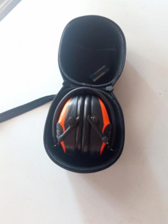 VENDIDOS cascos Peltor sporttac electrónicos, para caza o tiro, como nuevos, regalo estuche protector 02