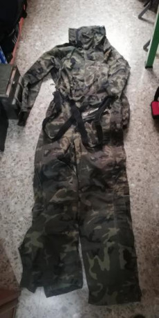 Un compañero se quiere desprender de él está usado pero en muy buen estado 
Se compone de chaqueta y pantalón 01