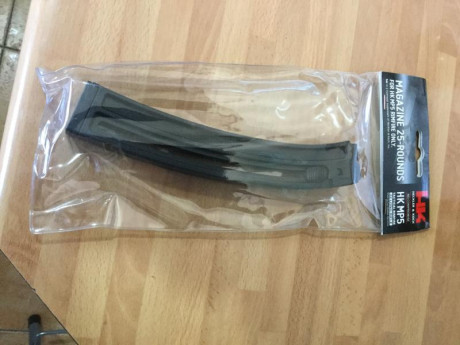 Hola, vendo cargador para MP 5 calibre 22 Lr nuevo y en su bolsa sin abrir. Precio 60 euros. Está en Madrid. 02