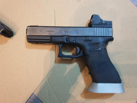 Hola por no emplear me vendo glock 17
5 cargadores con tapa+2 
1 cargador 32 
Visor para optical
Funda 01