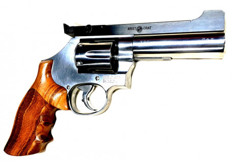 Hola
Me ofrecen un revolver mod MR 73 357 mag de 4 pulgadas de esta afamada casa gala. El tema es que 12