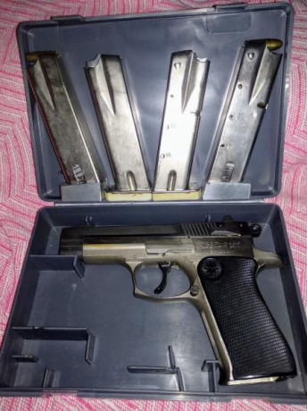 Vendo una Star pk 30 9mm, con muy pocos tiros, 4 cargadores y maletín, el arma esta en Zaragoza y el precio 00