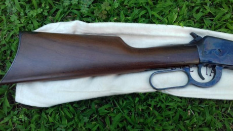   Buenas tardes

Pongo en venta un Winchester 94 un tanto especial, se trata de la versión Trails End 40