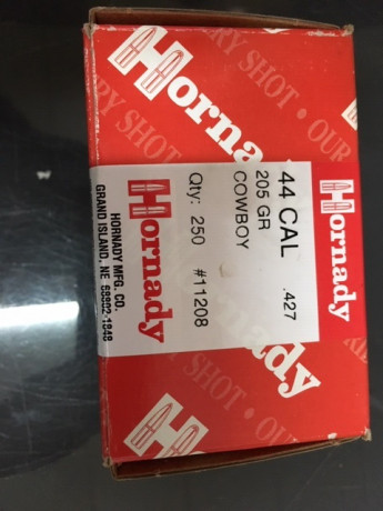 Vendo dos cajas de puntas para recargar 44-40. Puntas modelo cowboy de 200 gr. y calibre .427.

Caja 200 01