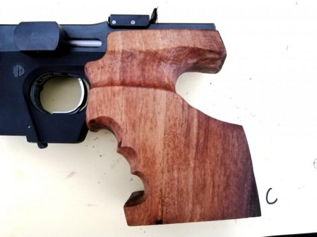 Hola amigos:
Os presento mi último "brico"... una empuñadura a medida para una Walther GSP hecha 30