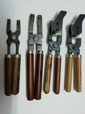 VENDO los siguientes accesorios de avancarga
2 moldes LEE de dos cavidades, .445 y .457 a 20 euros cada 00