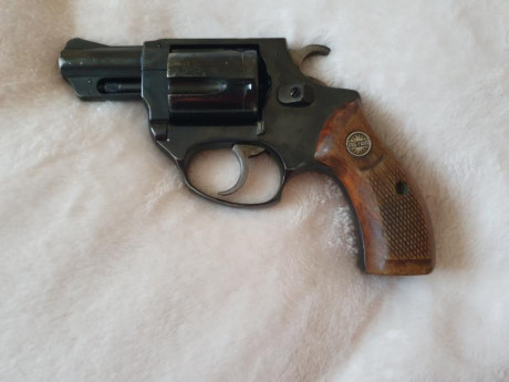 Vendo este magnífico revólver de 2 pulgas y calibre 38.

Marca Astra modelo 250.

En muy buen estado de 00