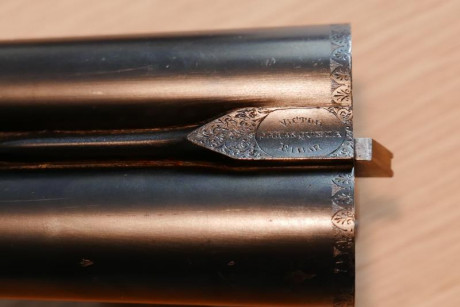 Procedente de un familiar fallecido hace más de 50 años, he recibido una escopeta bastante bien cuidada, 01