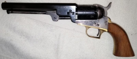 Se venden dos revólveres de avancarga, copias italianas de un Colt 1861, calibre .36 (Uberti), y de un 01